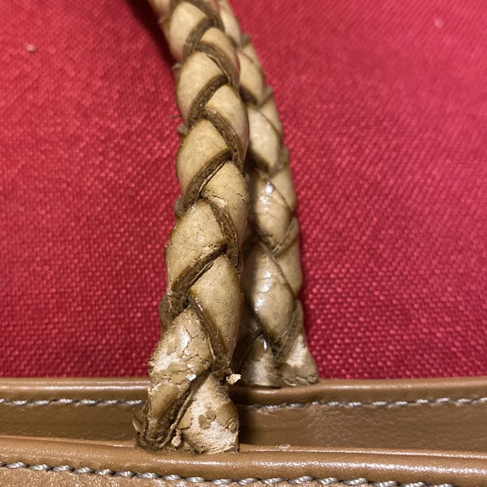 Burberry London Authentic handbag. In better than good condition. - Picture 14 of 16